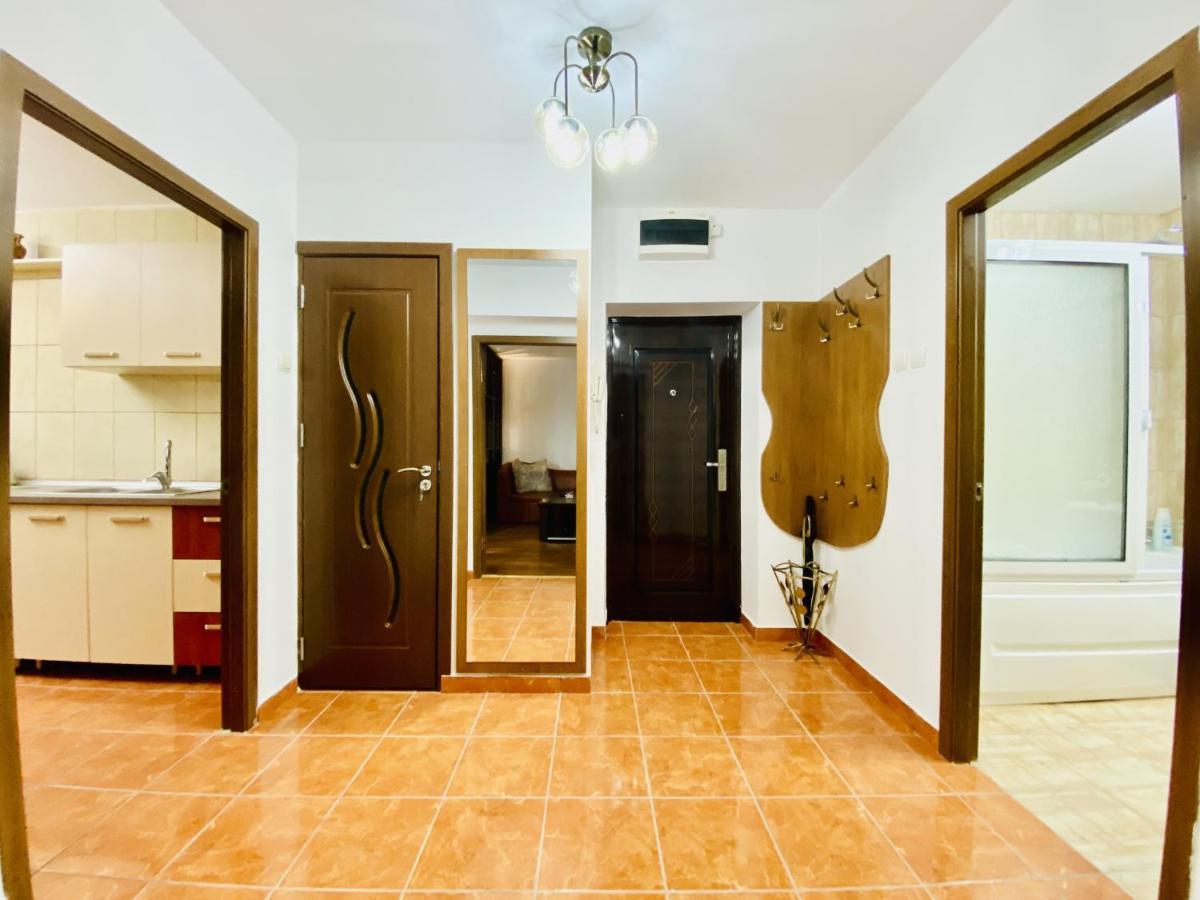 Central Double Studio In Targoviste Apartment Luaran gambar